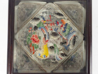 Vente aux enchères Coffret en bois et verre émaillé contenant neuf raviers à friandises e