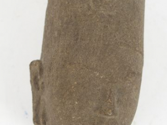 Vente aux enchères Tête en grès représentant Hari-Hara.  Khmer, IX-Xème siècle. H. : 12 c