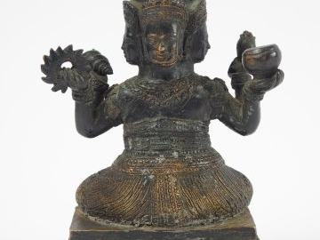 Statuette en bronze représentant un Vishnu. Cambodge  Xxème. H. : 12,5