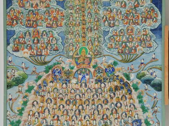 Tanka à représentation de lamas et de bouddhas avec en son centre une 