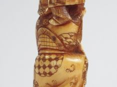 Okimono en ivoire marin représentant Daikaku.  Japon vers 1900.  H. : 