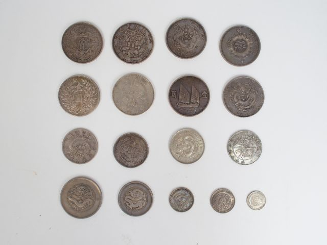 CHINE : Lot de 9 pièces de un dollar dont provinces de Hupeh (1895-190