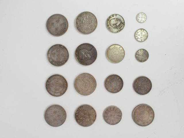 CHINE : Lot de 9 pièces de un dollar dont provinces de Hupeh (1895-190