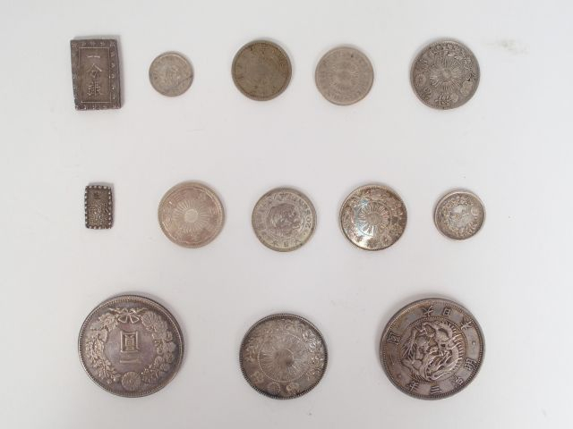 JAPON. Meiji (1867-1912). Yen : 2 exemplaires An 3 et An 21. joint 50 