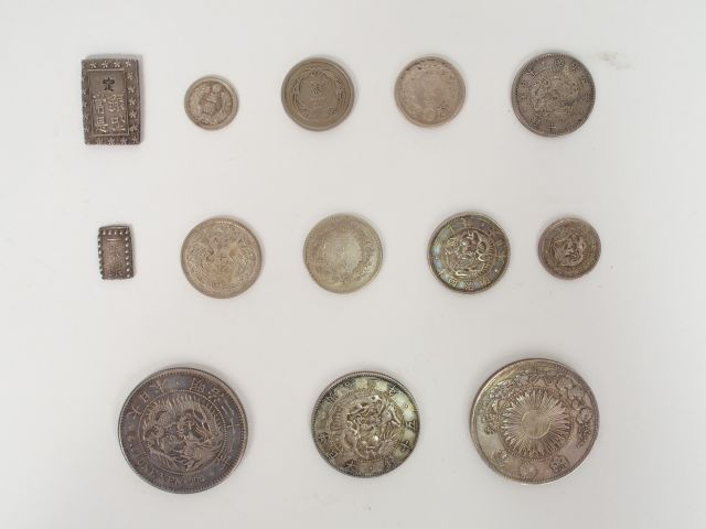 JAPON. Meiji (1867-1912). Yen : 2 exemplaires An 3 et An 21. joint 50 