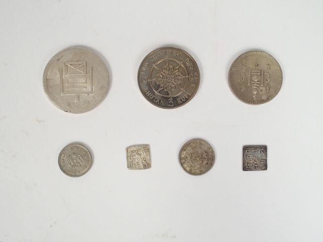 Divers : Lot de 7 monnaies : Tael 1943 (Indochine), Yang et quart de y