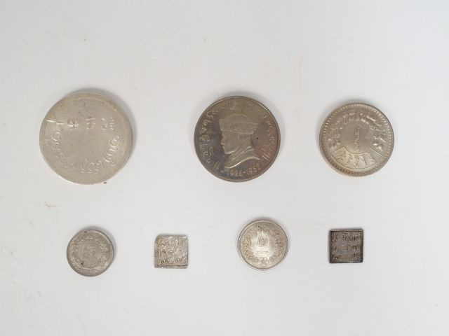 Divers : Lot de 7 monnaies : Tael 1943 (Indochine), Yang et quart de y