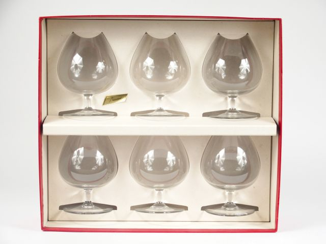 BACCARAT. 6 verres "ballon" en cristal, signés , dans leur coffret d'o