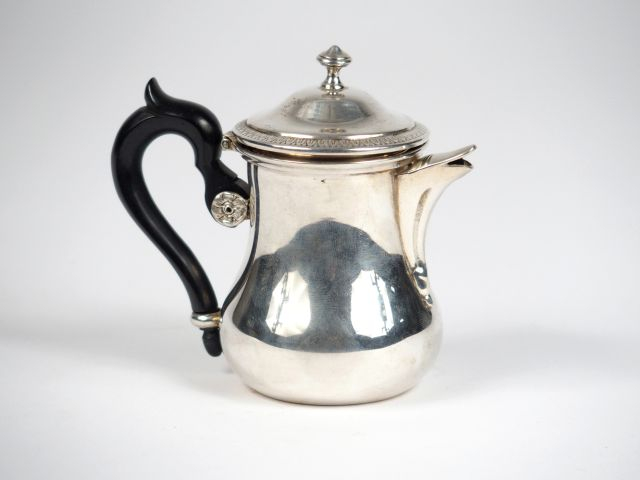 Cafetière égoiste en argent, poinçon Minerve, manche en bois noirci. 1
