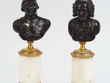 Paire de statuettes fin XVIIIème en bronze patiné doré et marbre bicol