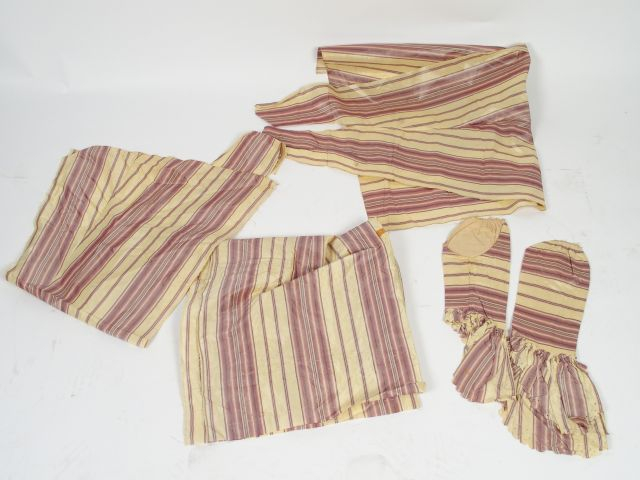 Métrage de soie moirée à rayures blanches et violettes en 3 pièces(2 e