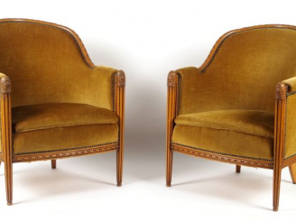 Vente aux enchères Paul FOLLOT. (attribué à). Mobilier de salon en bois naturel mouluré e
