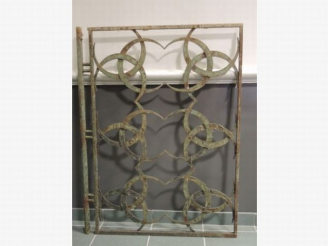 Vente aux enchères Paire de grilles 1940 en métal. 87 x 114 cm