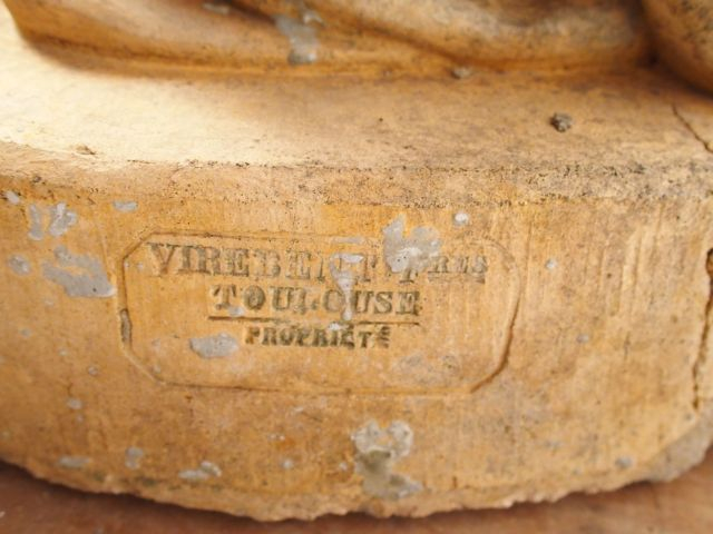 VIREBENT. Grande sculpture en terre cuite 'L'automne'. Signée. H. 172 