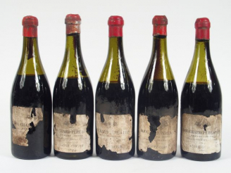 Vente aux enchères 5 BOUTEILLES ALOXE CORTON BOUCHARD PERE ET FILS - 1921 - 8 CM/2 à 9 CM