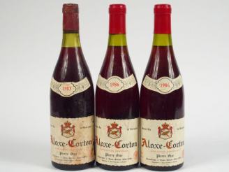 Vente aux enchères 3 BOUTEILLES ALOXE CORTON P. BIZE : 1 de 1985 EA - 2 de 1986