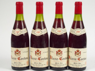 Vente aux enchères 4 BOUTEILLES ALOXE CORTON P. BIZE - 1987 - 2 cm/2 à 3 cm/3,5 cm