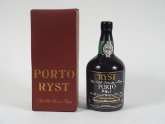 Vente aux enchères 1 BOUTEILLE PORTO RYST 'THE OLD CORNER SHOP' - 1962 - MISE : 1973/COFF