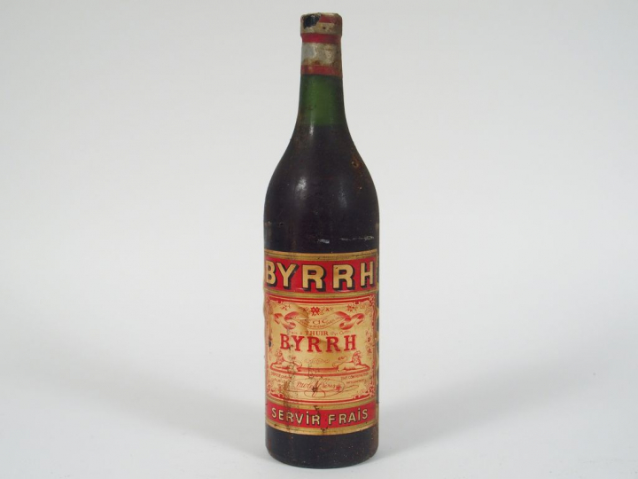 1 TRES VIEILLE BOUTEILLE BYRRH (CDC) - CAPS LA