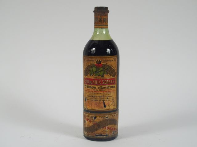 1 TRES VIEIILLE BOUTEILLE EAU DE NOIX DE SERRES