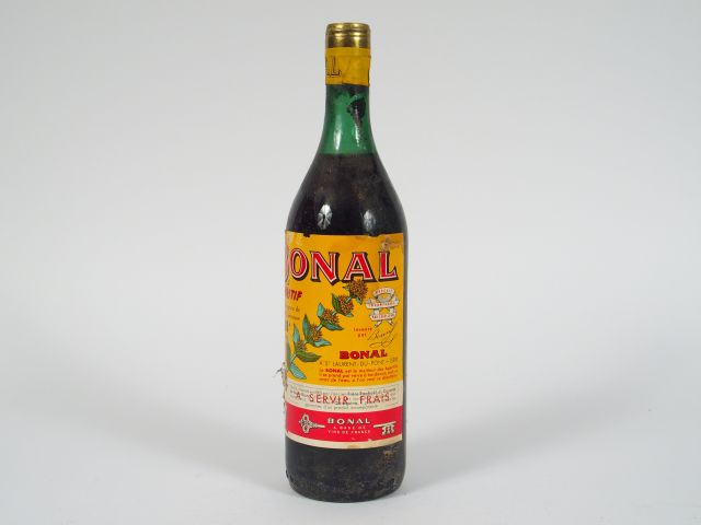 1  TRES VIEILLE BOUTEILLE APERITIF BONAL