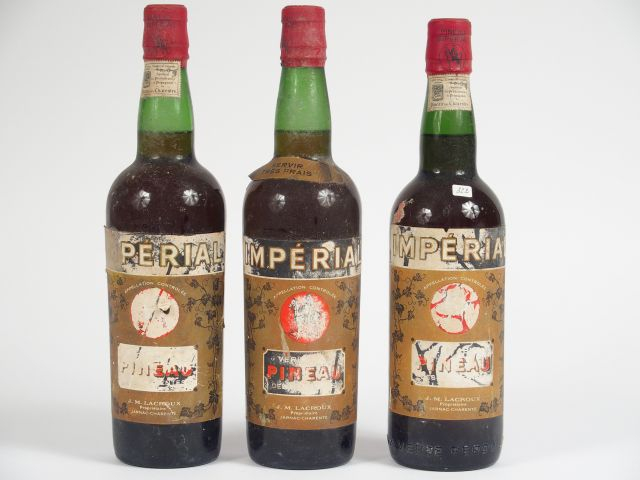 3 VIEILLES BOUTEILLES PINEAU DES CHARENTES IMPERIAL