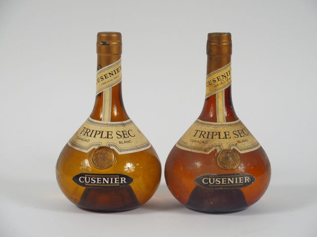 2 BOUTEILLES CURACAO BLANC TRIPLE SEC CUSENIER