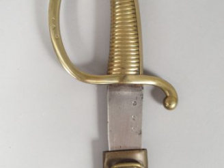 Vente aux enchères Sabre briquet modèle AN XI, fusée en bronze coulé à 28 torons, quillon