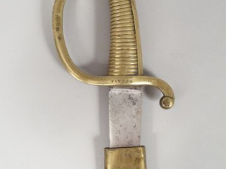 Vente aux enchères Sabre briquet modèle AN XI, fusée en bronze coulé à 28 torons, quillon