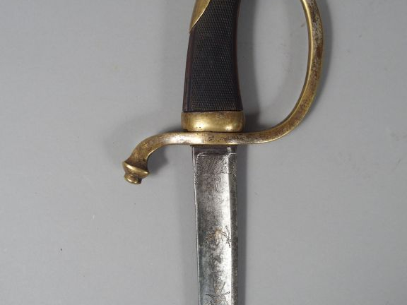 Sabre dans le style de la garde impériale époque restauration dans le 