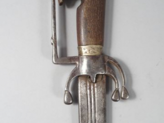 Vente aux enchères Sabre Marocain "Nimcha" de belle fabrication, fusée en bois typique da