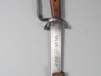 Vente aux enchères Petit Sabre Marocain Nimcha de belle fabrication, fusée en bois typiqu