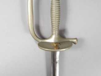 Vente aux enchères Epée réglementaire française de sous-officier rengagé modèle 1887. Fus