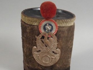 Vente aux enchères Shako d’officier des chasseurs de la garde nationale type monarchie de