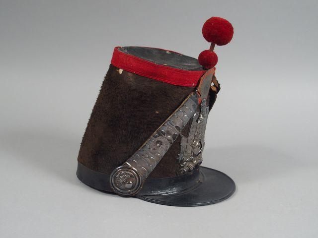 Shako modèle 1837/44 époque 2eme république. Fut garni de taupin brun,