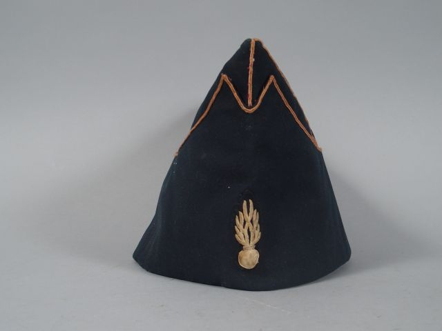 Bonnet de police français dans l’esprit d’un modèle première parti du 