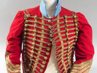 Vente aux enchères Dolman d’officier supérieur (Colonel) de Hussard composite. Drap écarl