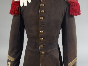 Vareuse composite mi XIXème. En drap vert sombre, parement de col et d