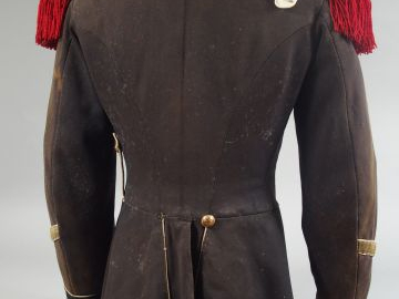 Vareuse composite mi XIXème. En drap vert sombre, parement de col et d