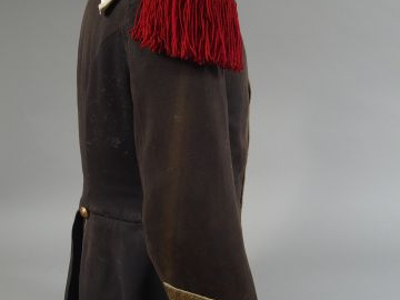 Vareuse composite mi XIXème. En drap vert sombre, parement de col et d