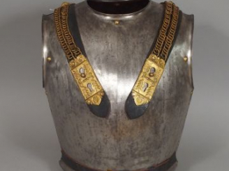 Vente aux enchères Cuirasse d’officier Français modèle 1855. Plastron et dossière de même