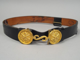 Vente aux enchères Ceinture d’officier en cuir vernis noir époque troisième République. D