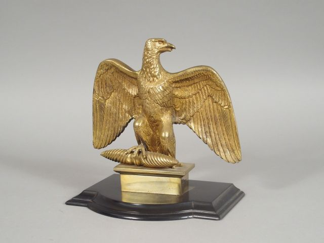 Belle réplique d’une aigle de drapeau premier empire telle que coulée 