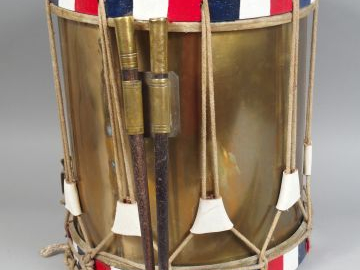 Grande reproduction de tambour révolutionnaire,, fut en feuille de lai