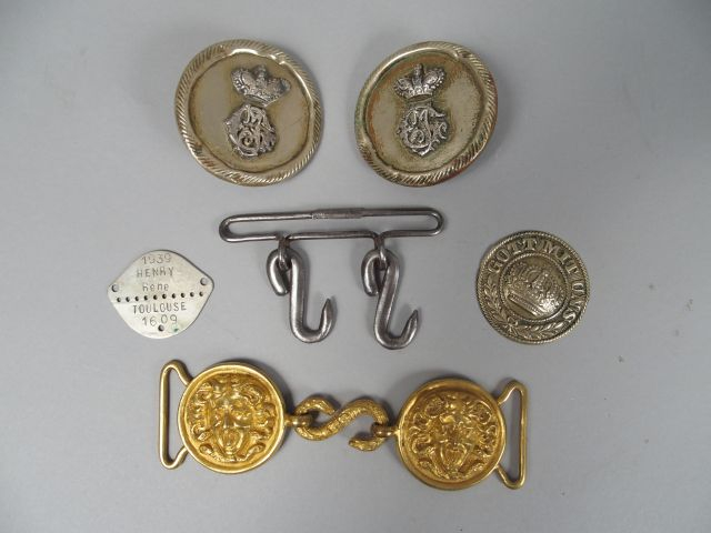 Lot de cuivreries militaires Française et étrangères. (1-)