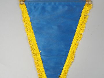 Fanion triangulaire moderne école navale, franges coton jaune. Moderne