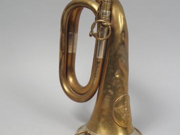 Bugle Allemand réglementaire. Plaque à l’aigle héraldique. Tour du pav