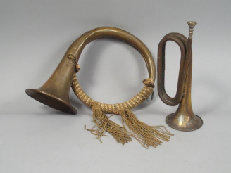 Vente aux enchères Cor d’harmonie incomplet, on y joint un clairon en laiton. (2)