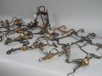 Vente aux enchères Lot de 6 mors règlementaires français et anglais XIXème (artillerie, 1