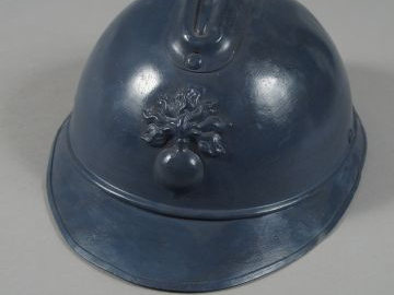 Casque Adrian modèle 1915 d’infanterie, peint bleue horizon, modèle po